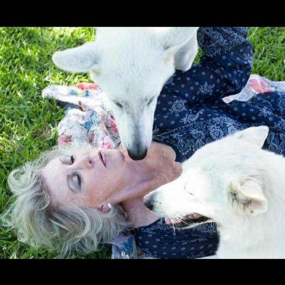 Meet your Posher, Andrea - Picture 2 of 2